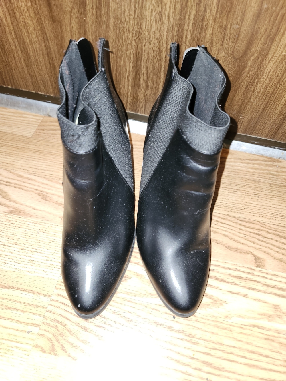 Apt. 9 Black Pointed Toe Ankle Booties